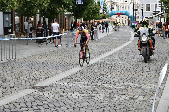 直线上升的 直线上升的